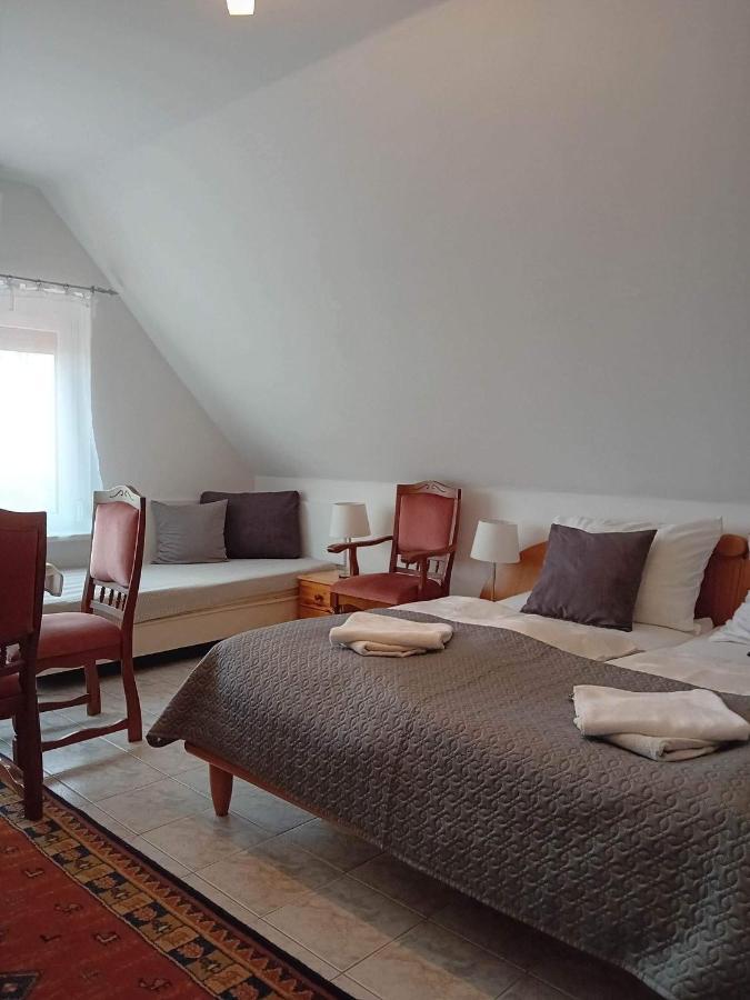 Szentesi Panzió Bed and breakfast *